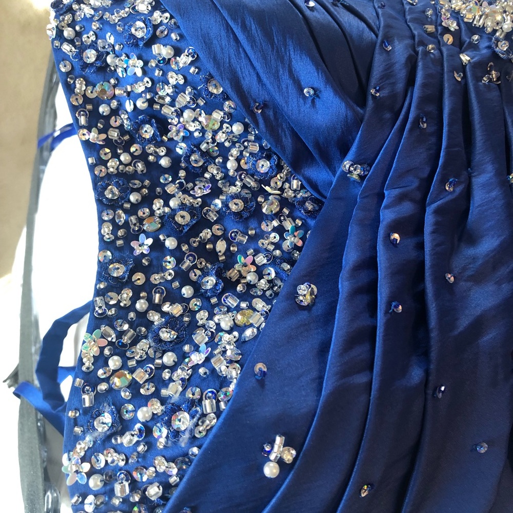 Beautiful blue gown - Picture 7 of 15